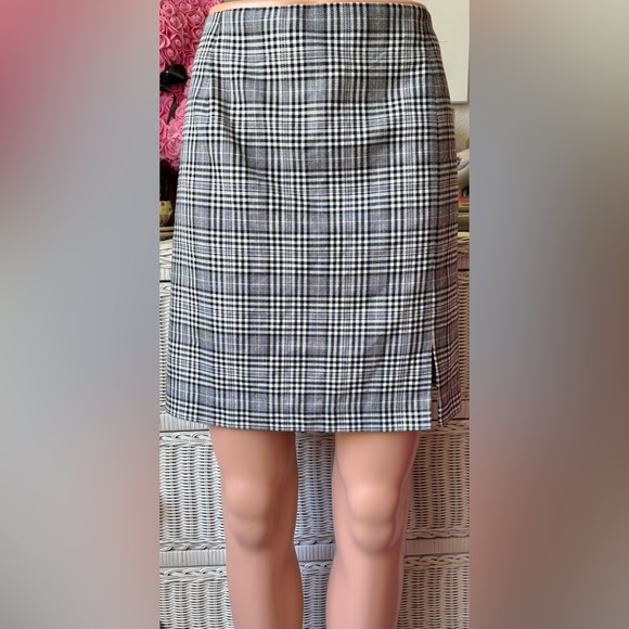 Zara Plaid Pattern Mini Skirt in black and white colors Size Large NWT - Picture 1 of 9